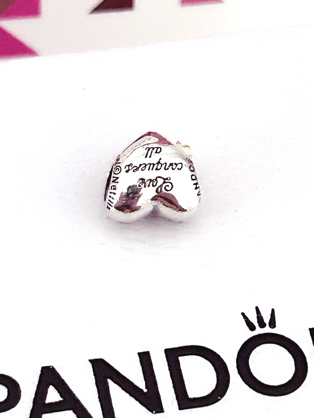 PANDORA Bridgerton Honeycomb & Bee Heart Charm w/box - Picture 5 of 8